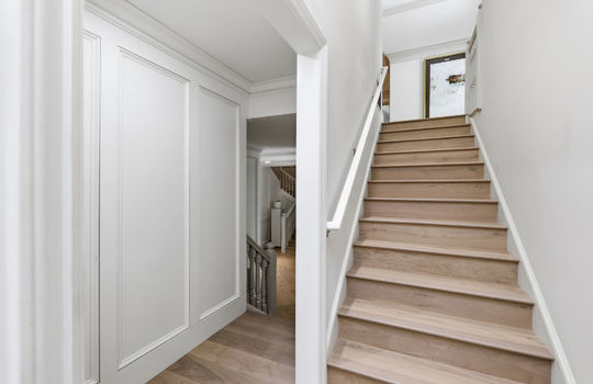 2ndsetofstairs102