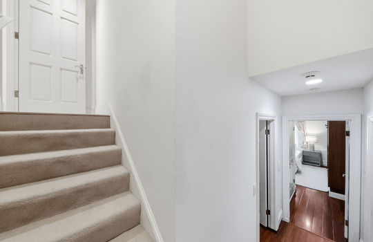stairstobedroom5andgarage123