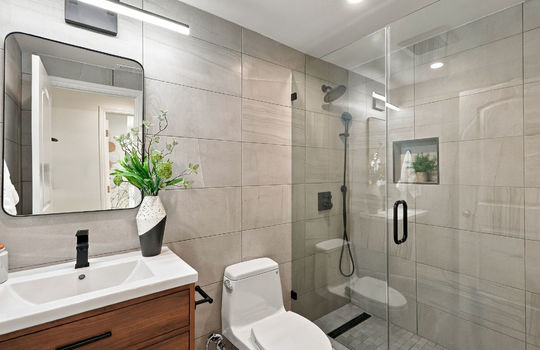 hallwaybath43