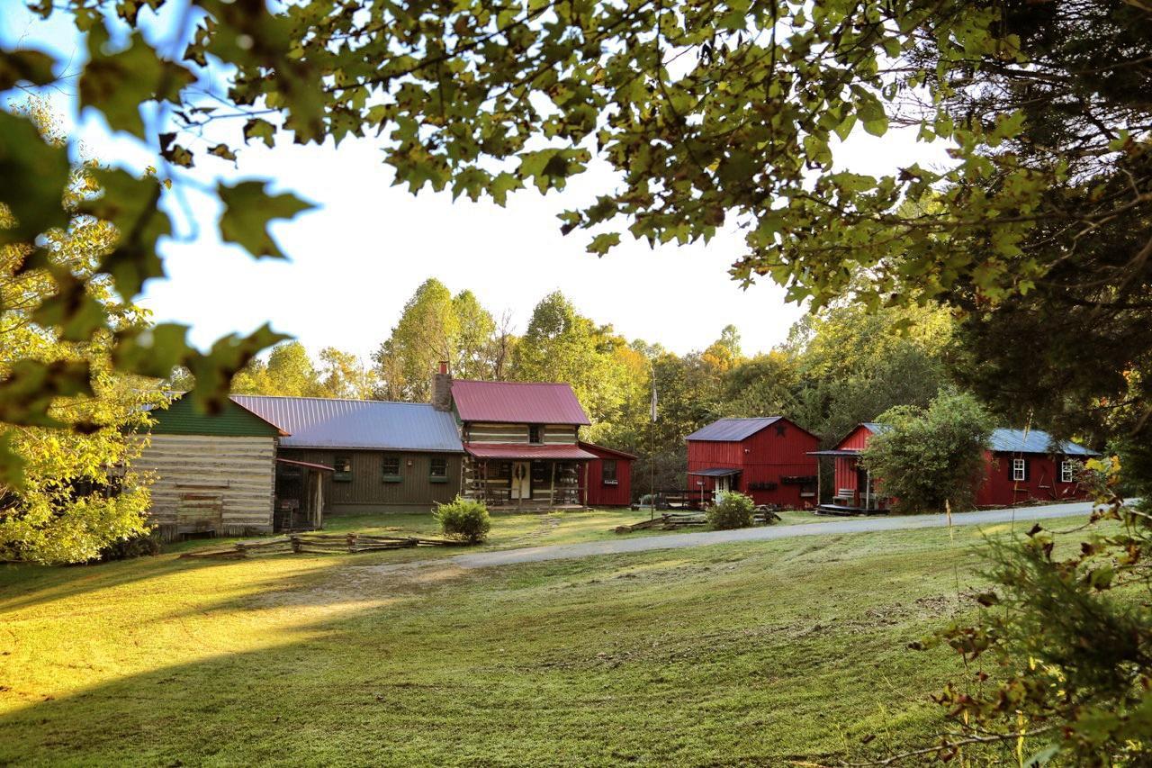 Artist Retreat C 1863 Antique Log Cabin 28 Acres Log Cabins For